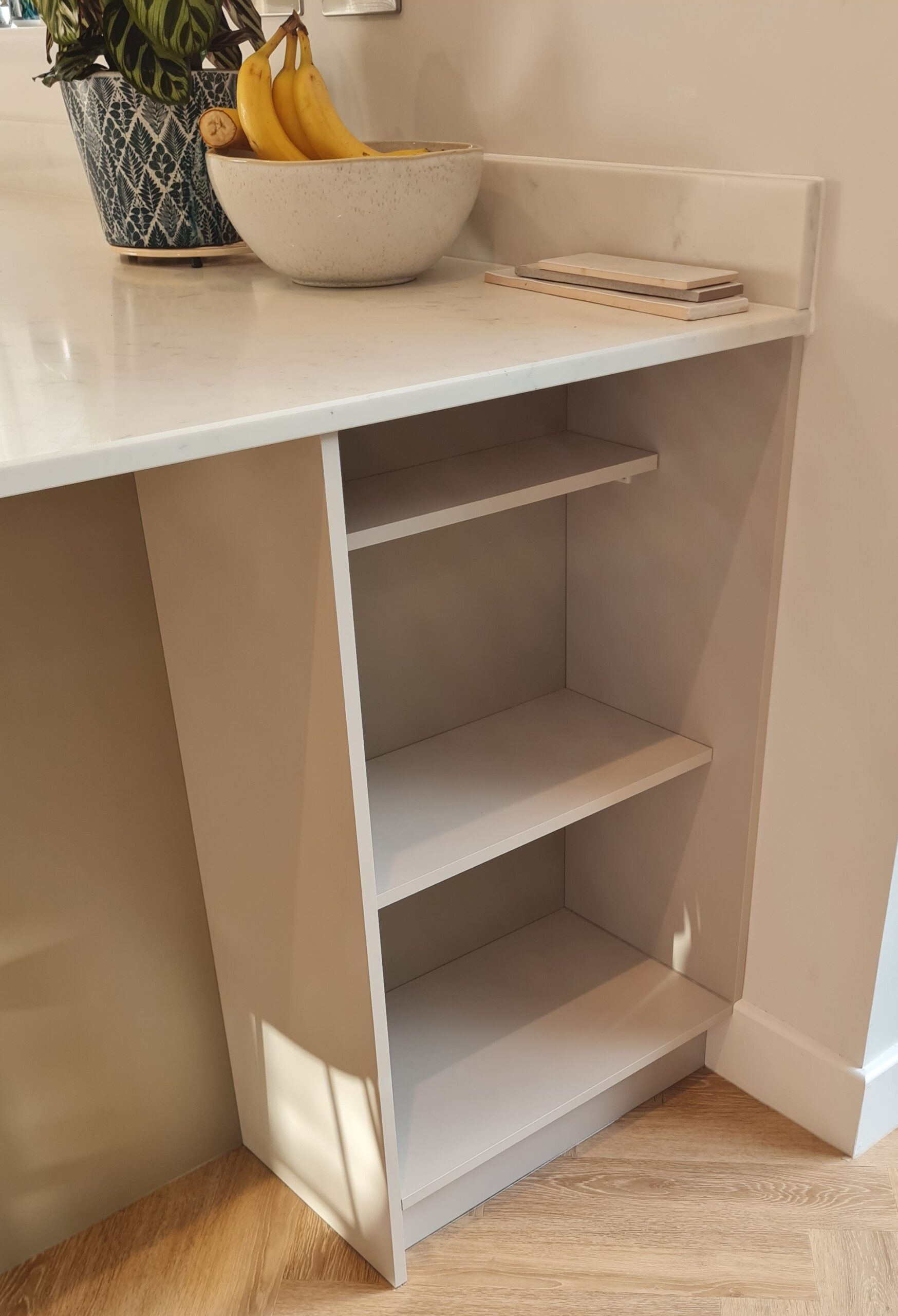 Made to measure kitchen shelving
